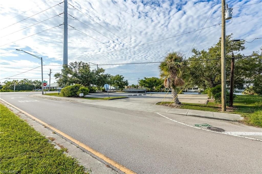 Image 29 of property listing at 1532 Shelby PKWY, Cape Coral, FL 33904