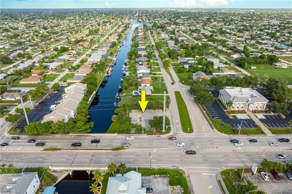 Image 3 of property listing at 1532 Shelby PKWY, Cape Coral, FL 33904