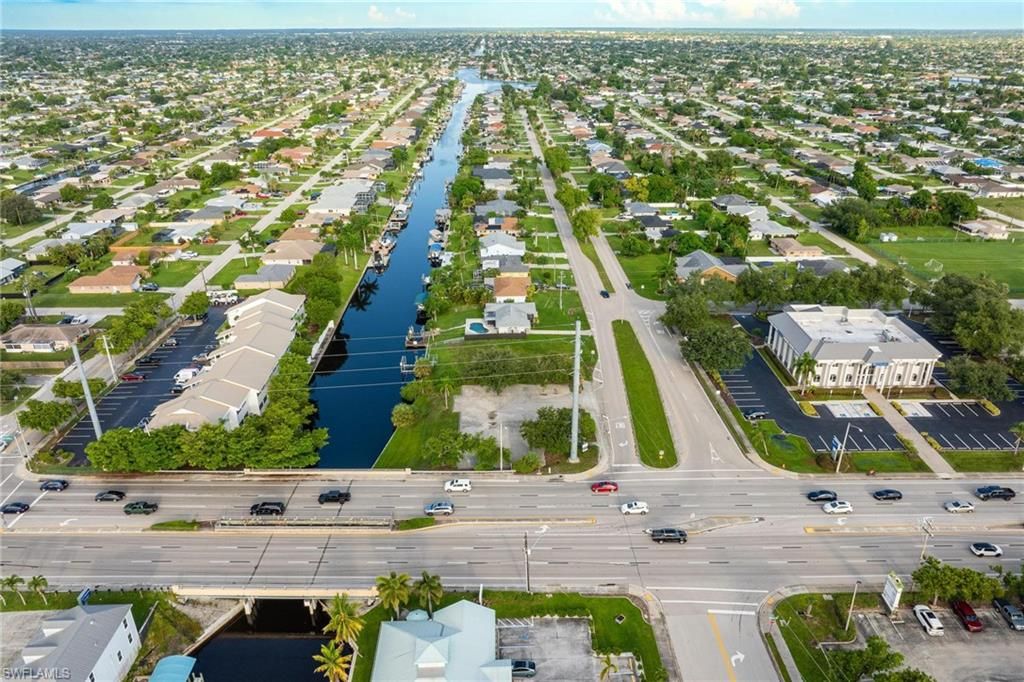 Image 4 of property listing at 1532 Shelby PKWY, Cape Coral, FL 33904