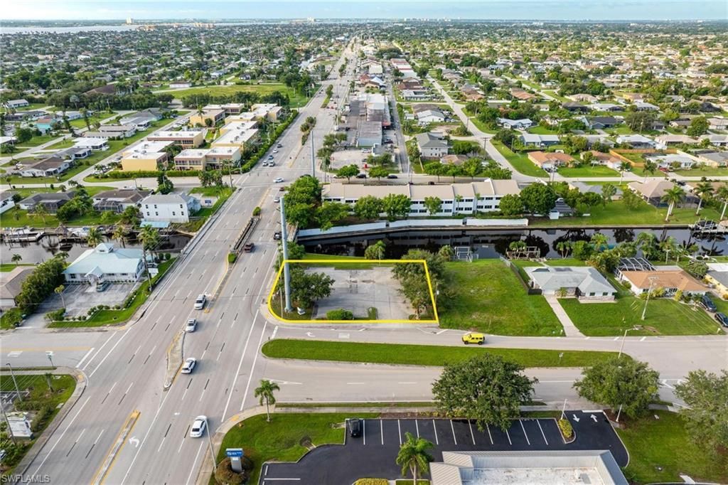 Image 7 of property listing at 1532 Shelby PKWY, Cape Coral, FL 33904