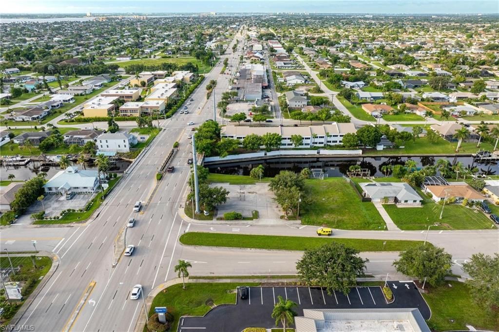 Image 8 of property listing at 1532 Shelby PKWY, Cape Coral, FL 33904