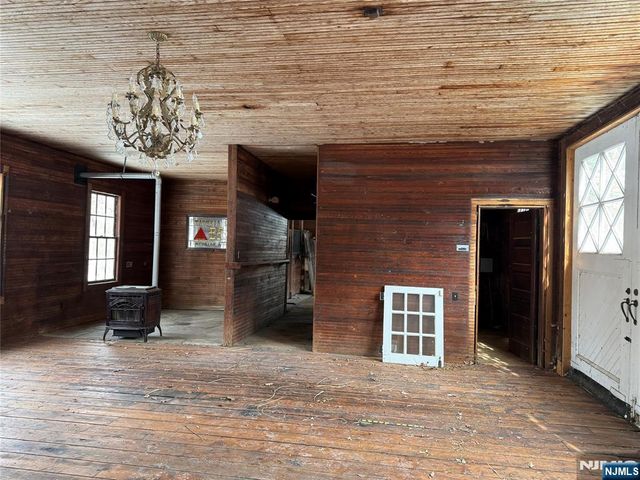 261 E Saddle River Road, Saddle River, NJ 07458