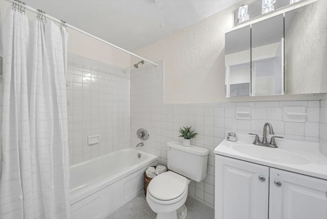 198 Lake Shore Road 2, Boston, MA 02135