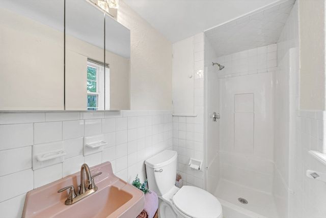 198 Lake Shore Road 2, Boston, MA 02135