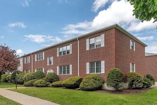 198 Lake Shore Road 2, Boston, MA 02135