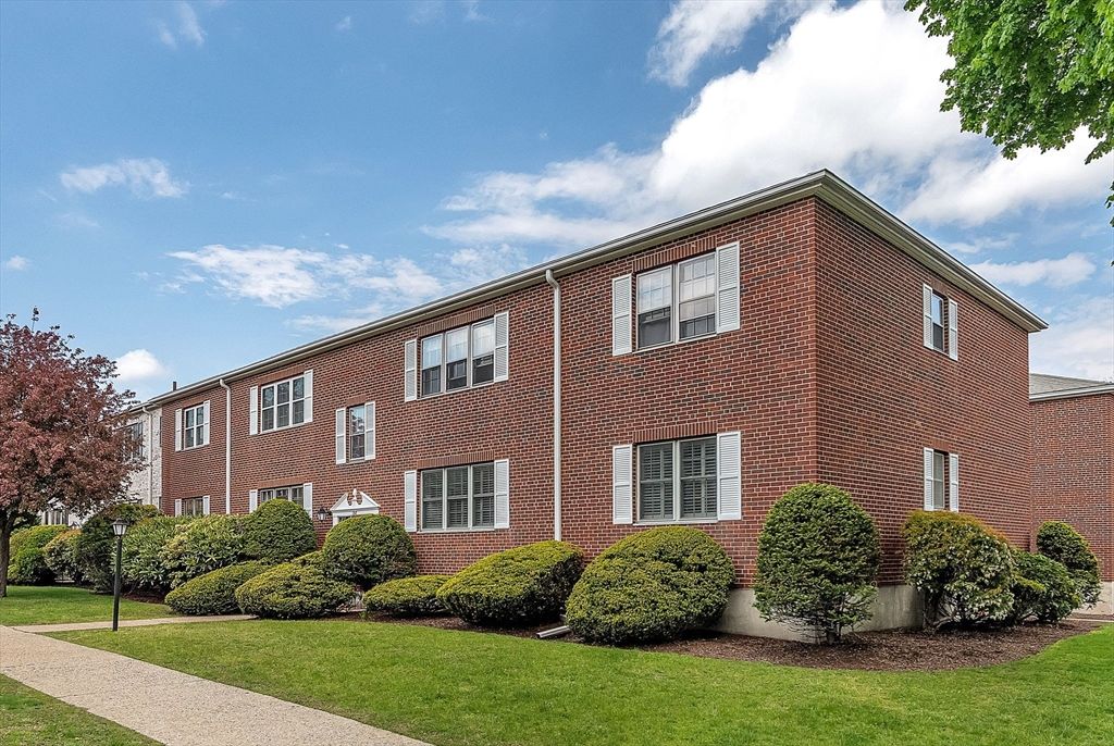 198 Lake Shore Road 2, Boston, MA 02135