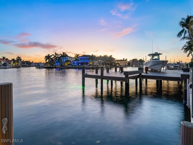 689 Rockport CT, Marco Island, FL 34145