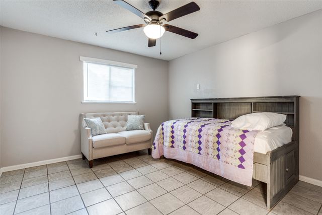 1505 N Matthews Street, Bowie, TX 76230