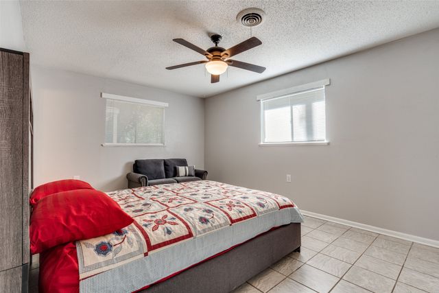 1505 N Matthews Street, Bowie, TX 76230