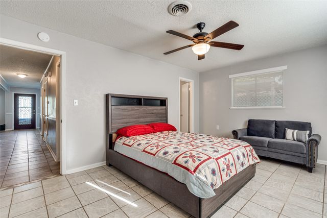 1505 N Matthews Street, Bowie, TX 76230