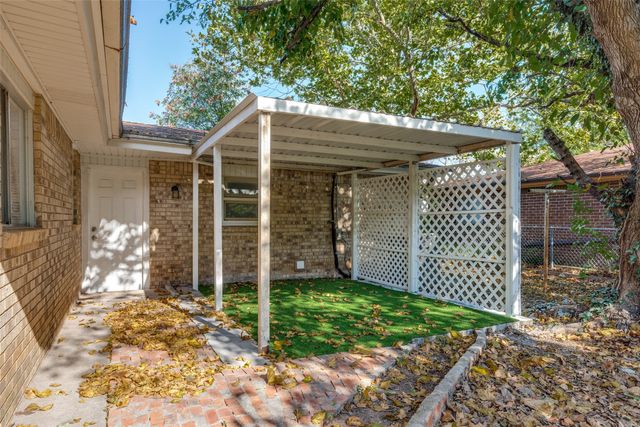 1505 N Matthews Street, Bowie, TX 76230