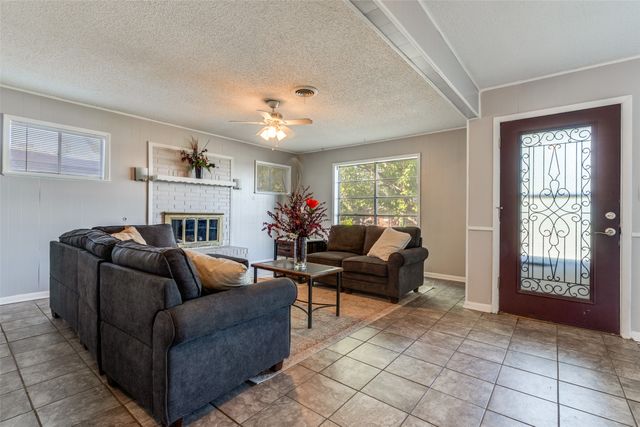 1505 N Matthews Street, Bowie, TX 76230