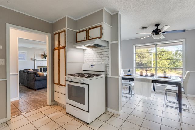 1505 N Matthews Street, Bowie, TX 76230