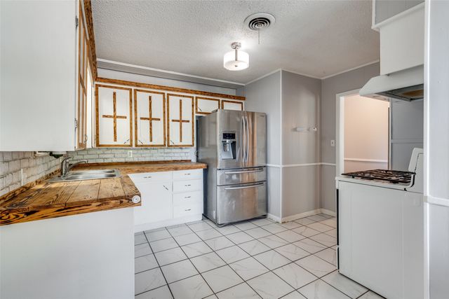 1505 N Matthews Street, Bowie, TX 76230