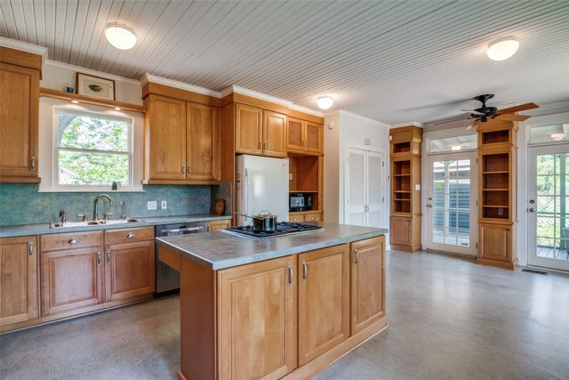 401 Pacific Avenue, Terrell, TX 75160