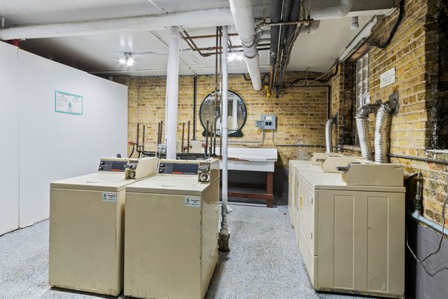 7377 N Damen Avenue I2, Chicago, IL 60645