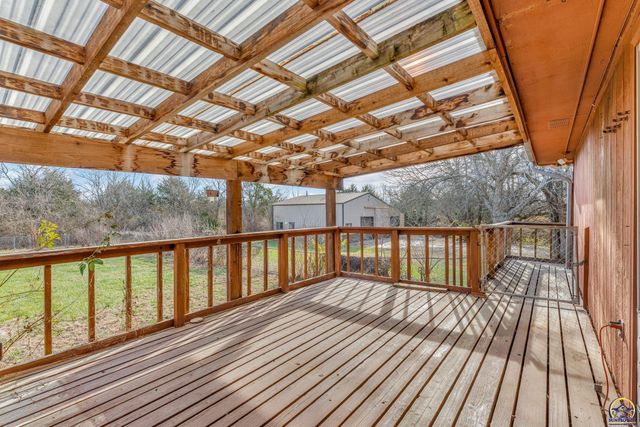 9040 SW Wanamaker Rd, Wakarusa, KS 66546