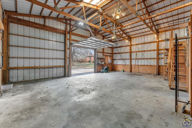 9040 SW Wanamaker Rd, Wakarusa, KS 66546