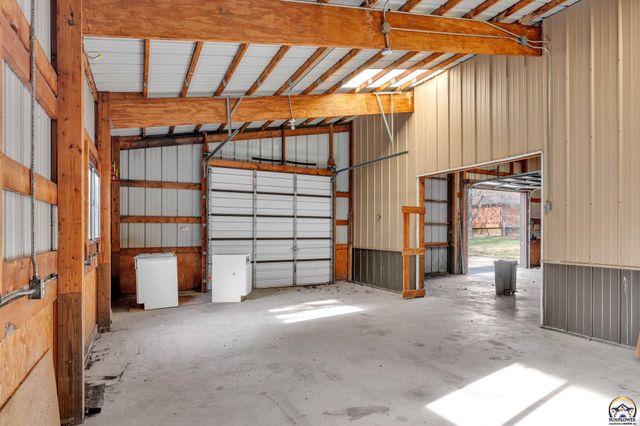 9040 SW Wanamaker Rd, Wakarusa, KS 66546