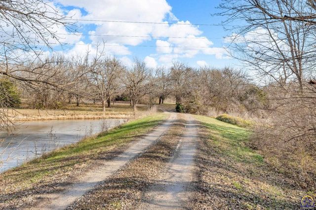 9040 SW Wanamaker Rd, Wakarusa, KS 66546