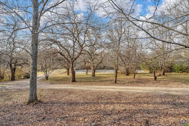 9040 SW Wanamaker Rd, Wakarusa, KS 66546