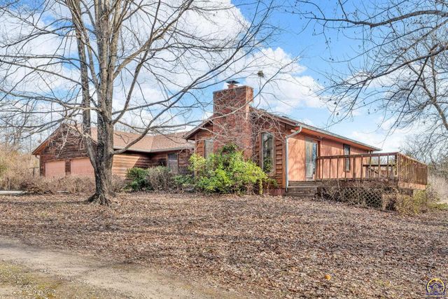 9040 SW Wanamaker Rd, Wakarusa, KS 66546