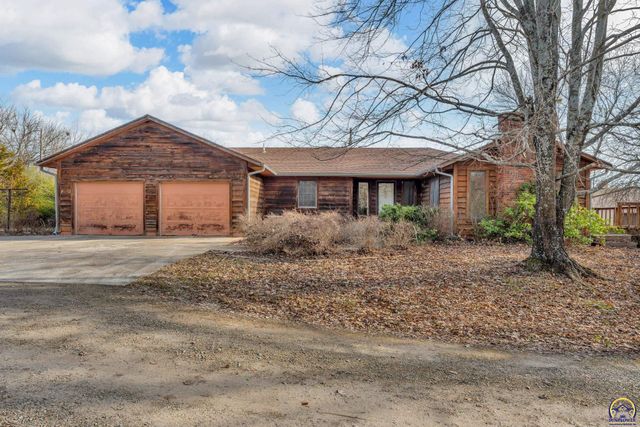 9040 SW Wanamaker Rd, Wakarusa, KS 66546
