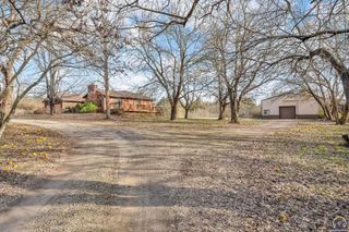 9040 SW Wanamaker Rd, Wakarusa, KS 66546