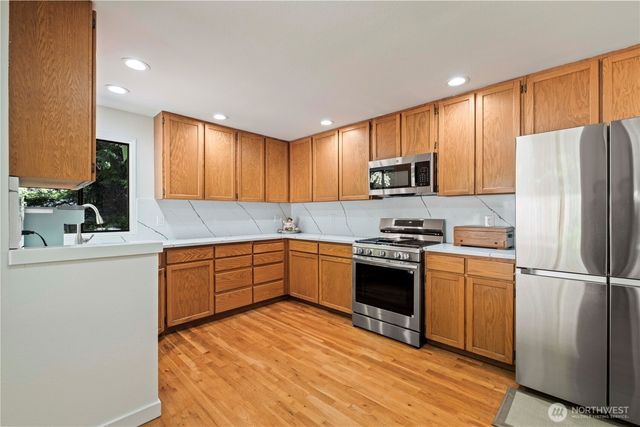 22214 NE 28th Place, Sammamish, WA 98074