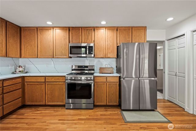 22214 NE 28th Place, Sammamish, WA 98074