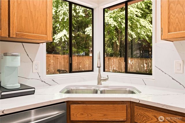 22214 NE 28th Place, Sammamish, WA 98074