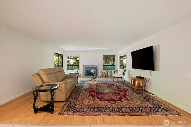 22214 NE 28th Place, Sammamish, WA 98074