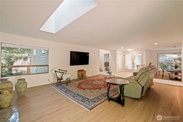 22214 NE 28th Place, Sammamish, WA 98074