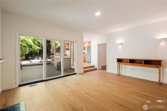 22214 NE 28th Place, Sammamish, WA 98074