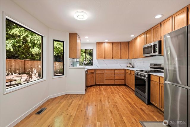 22214 NE 28th Place, Sammamish, WA 98074
