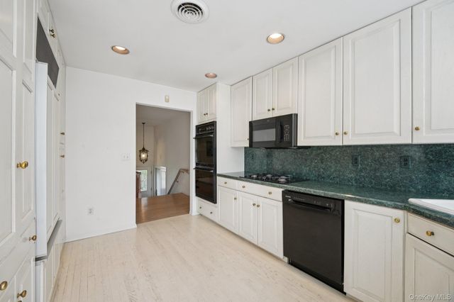 32 Wayne Lane, Tappan, NY 10983