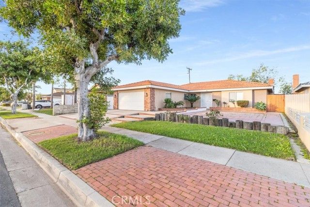 2618 S Pacific Avenue, Santa Ana, CA 92704