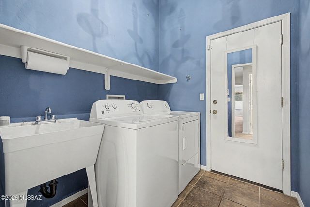 8411 N Mammoth Drive, Tucson, AZ 85743