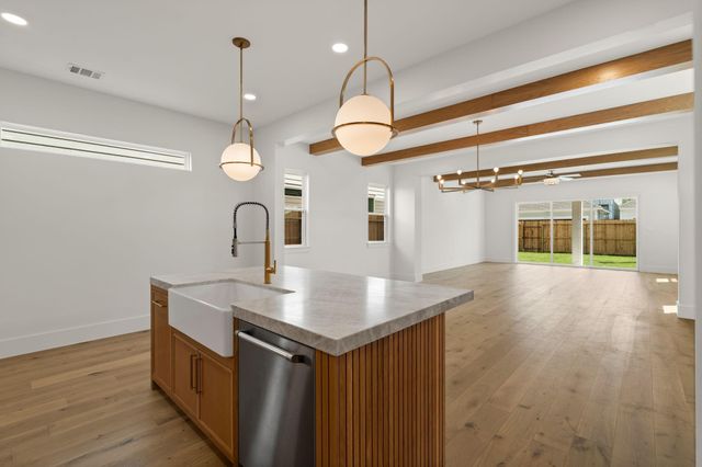 710 Waverly Street E, Houston, TX 77007