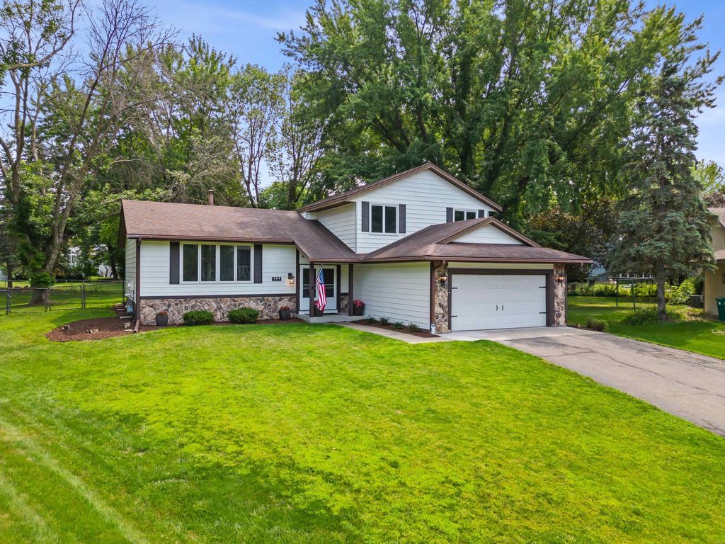 8233 Nevada Circle, Bloomington, MN 55438 — photo 4