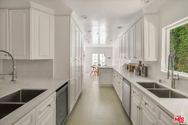 725 N Doheny Drive, Beverly Hills, CA 90210