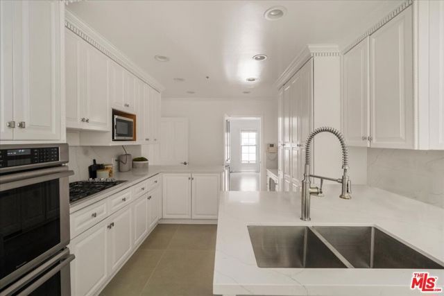 725 N Doheny Drive, Beverly Hills, CA 90210