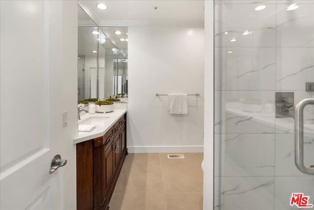 725 N Doheny Drive, Beverly Hills, CA 90210