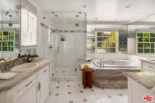 725 N Doheny Drive, Beverly Hills, CA 90210