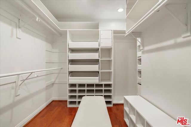 725 N Doheny Drive, Beverly Hills, CA 90210