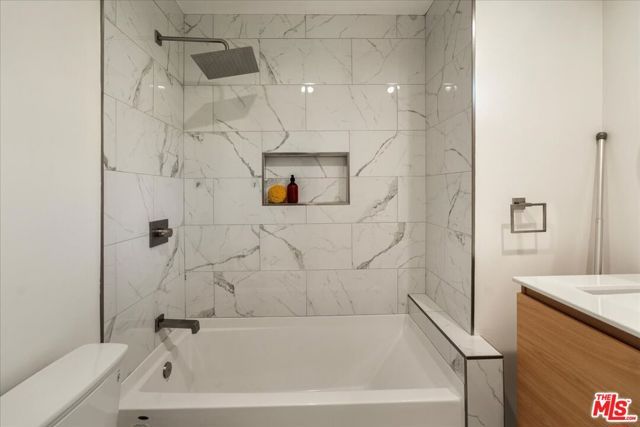 725 N Doheny Drive, Beverly Hills, CA 90210