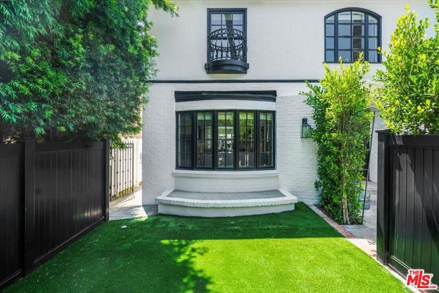 725 N Doheny Drive, Beverly Hills, CA 90210