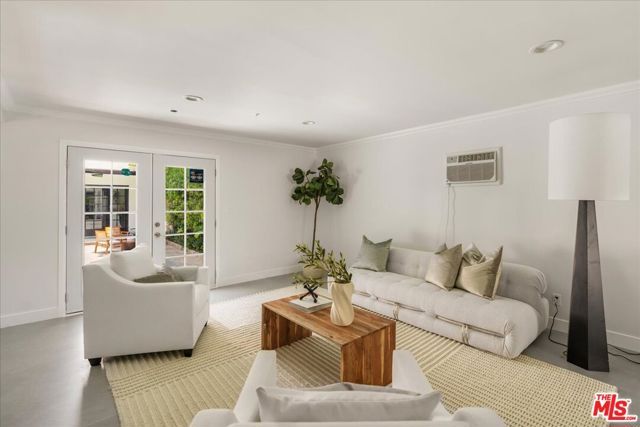 725 N Doheny Drive, Beverly Hills, CA 90210