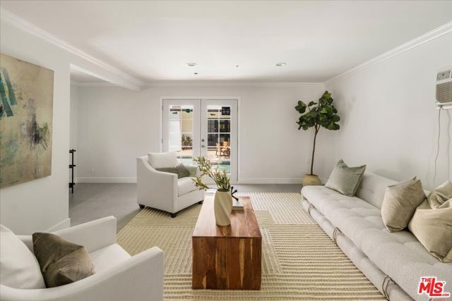 725 N Doheny Drive, Beverly Hills, CA 90210