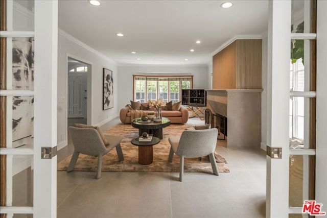 725 N Doheny Drive, Beverly Hills, CA 90210